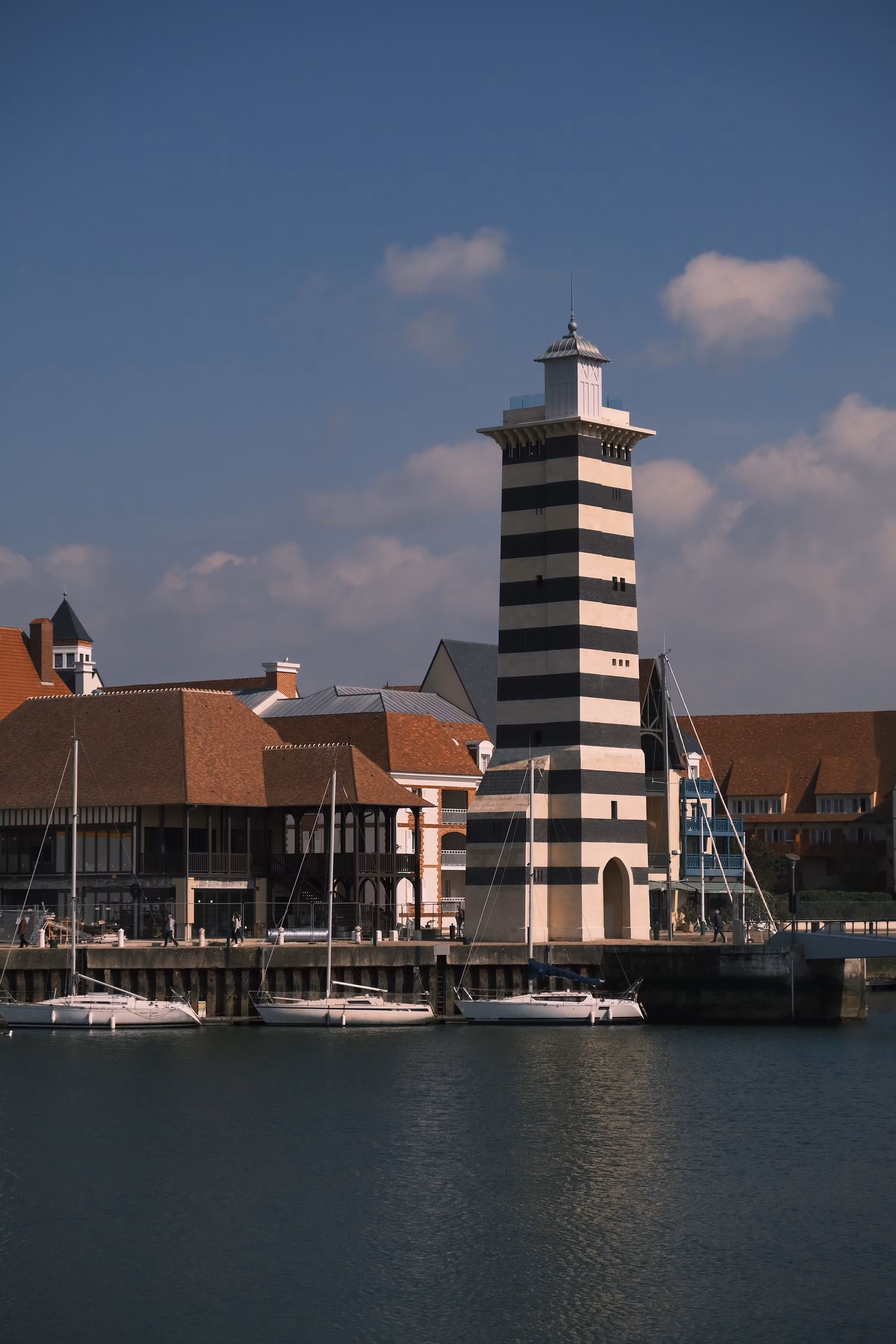 Big-up to my fanatics, who found the city on Instagram: Thibault & Noëlie. Special mention to Yoyo who almost found it 🤏