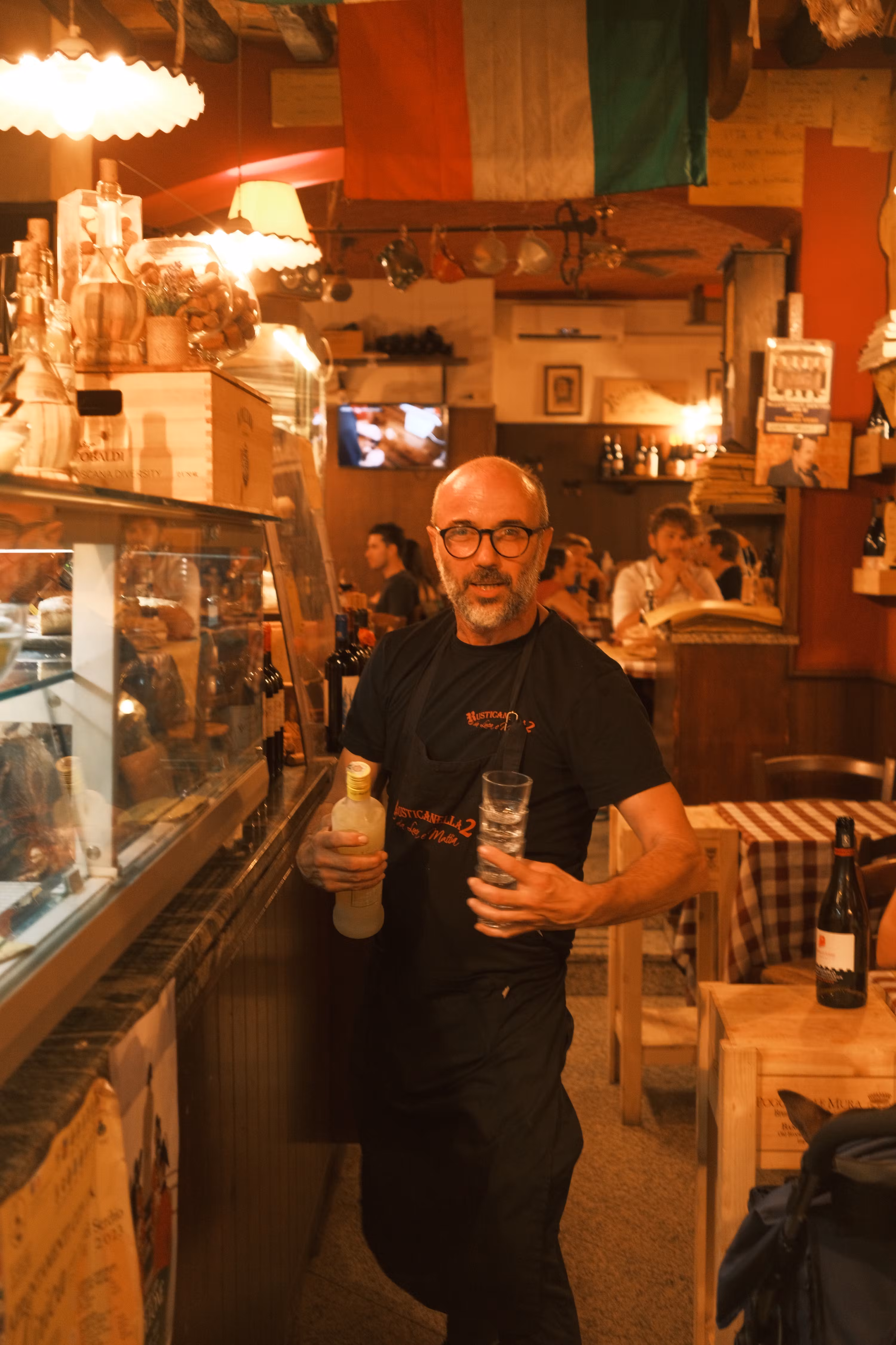 The crazy (cool) waiter.